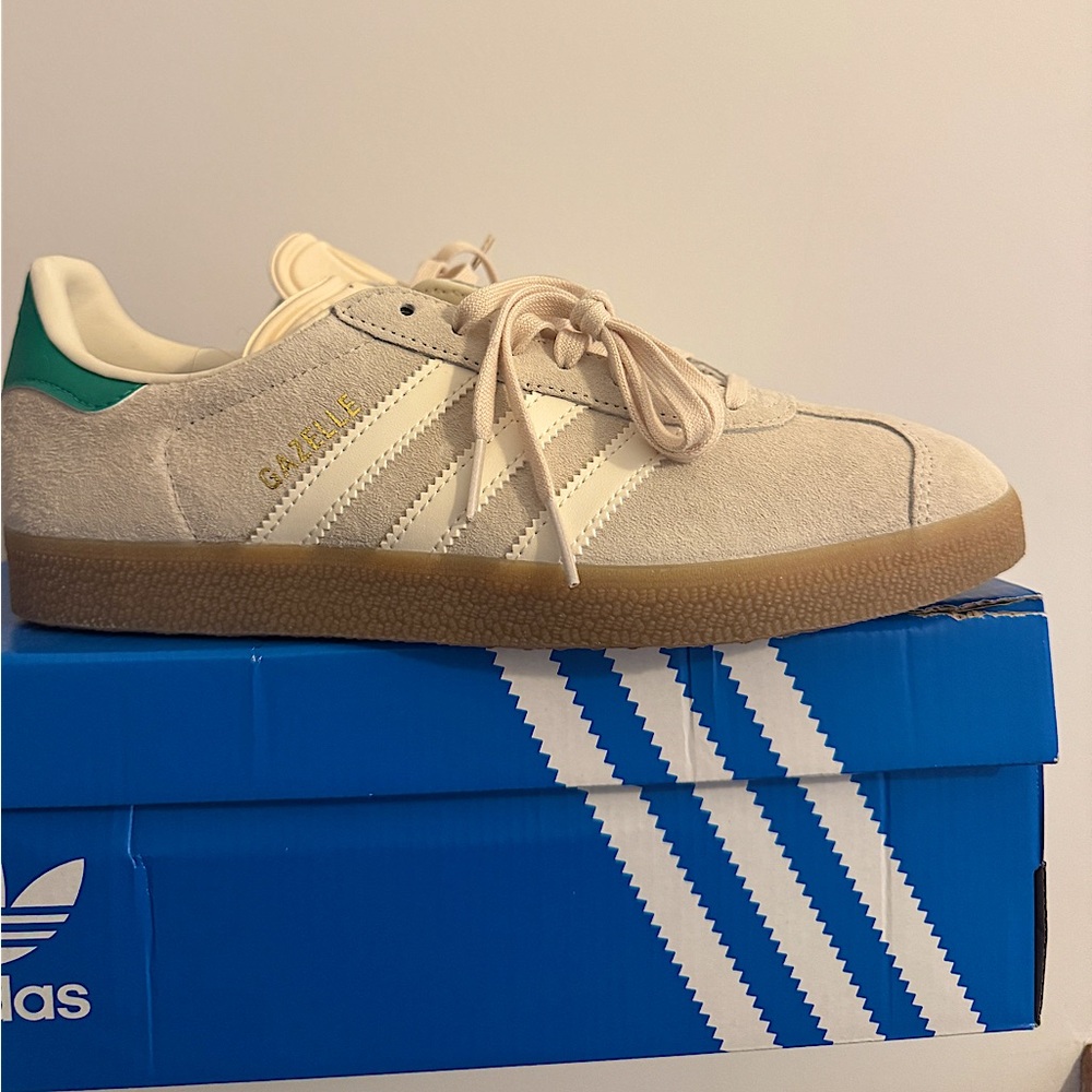 NWT Adidas Gazelle “Wonder White Green” Size 9